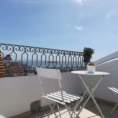 Little River View Triplex In Alfama Lisbon